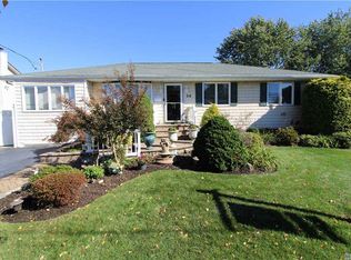 26 Martin Pl, Syosset, NY 11791