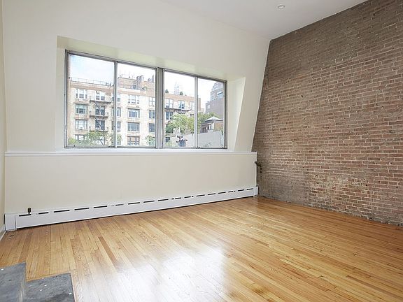 3rd image of 116 E 62nd St APT 4