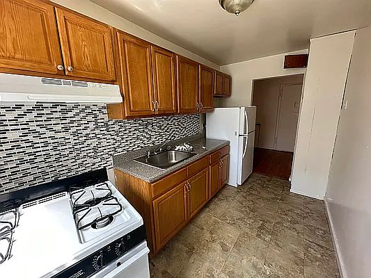 3rd image of 3615 Greystone Ave APT 4D