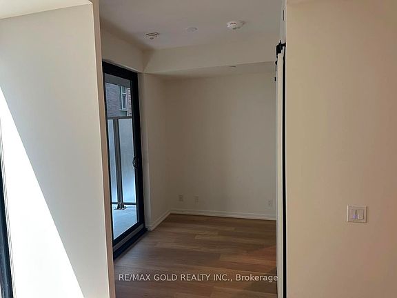 5th image of 109 Erskine Ave #512