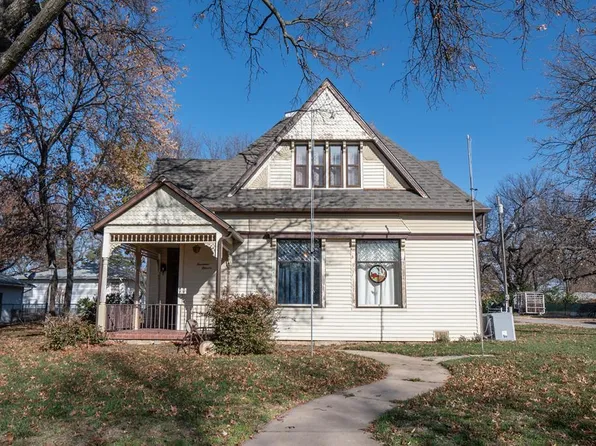 1411 Madison St, Fredonia, KS 66736