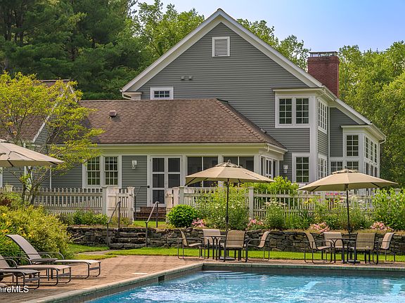 3rd image of 32 Crooked Hill Rd