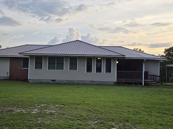 4th image of 1131 Hut Rd