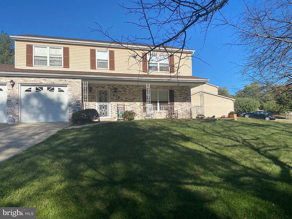 1st image of 818 Falcon Dr