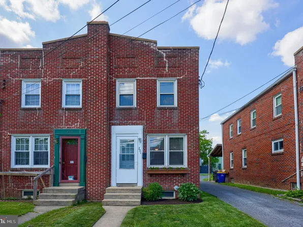231 Locust St, New Holland, PA 17557