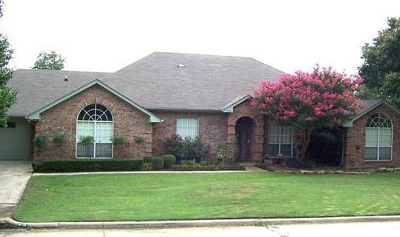 2nd image of 3726 Bluegrass Dr