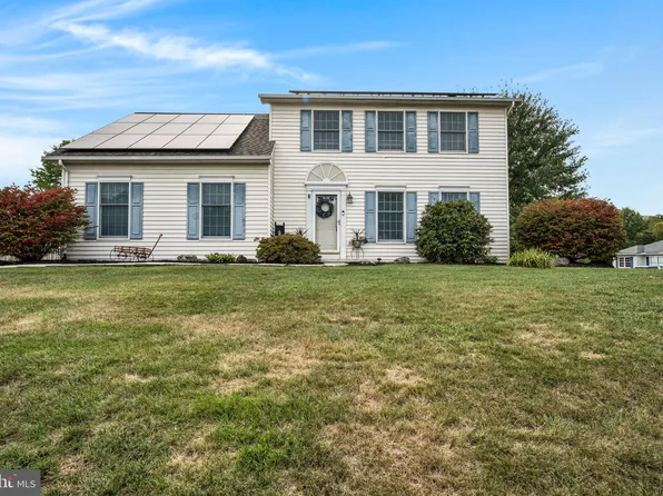 60 S Ben Hogan Dr, Etters, PA 17319