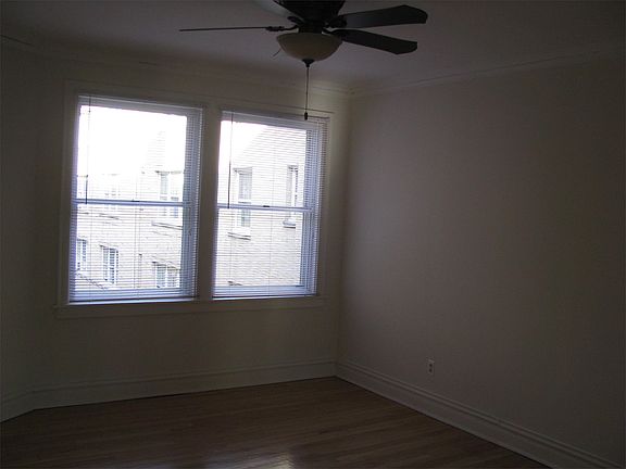 2nd image of 4411 N Greenview Ave #3S