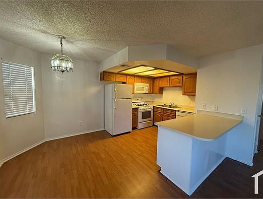 3rd image of 725 Rock Springs Dr APT 201