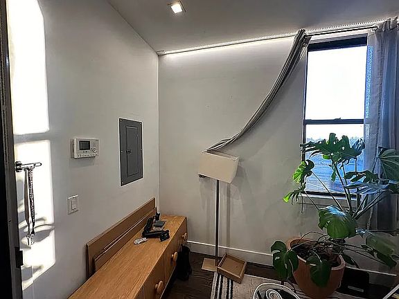 5th image of 415 Suydam St APT 4R