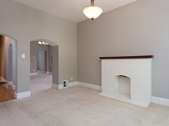 3rd image of 2906 Louisiana Ave