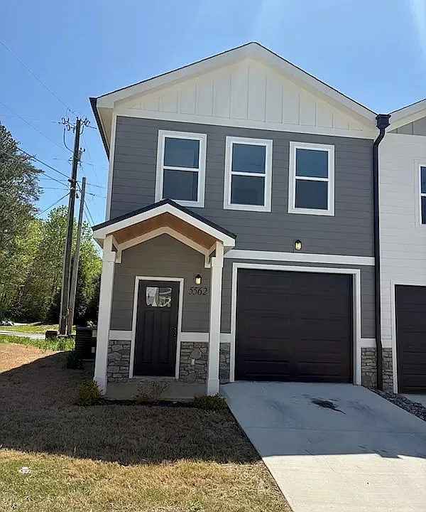 5562 Stream Ln