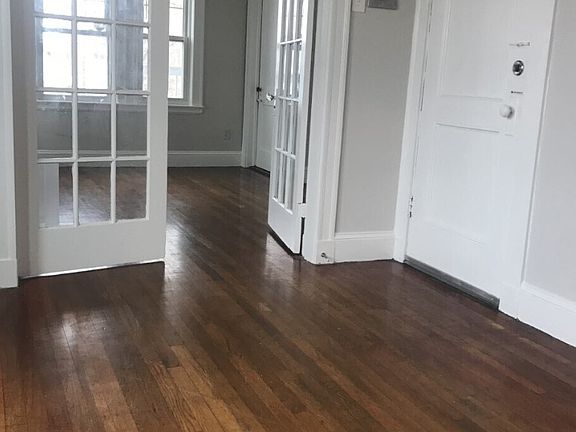 3rd image of 26 School St