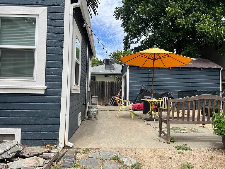 2321 32nd St — Photo 32