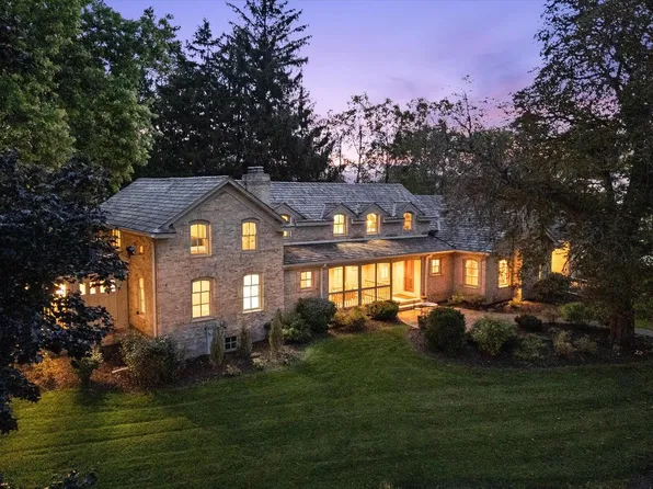 7918 Pleasant Valley ROAD, Saukville, WI 53080