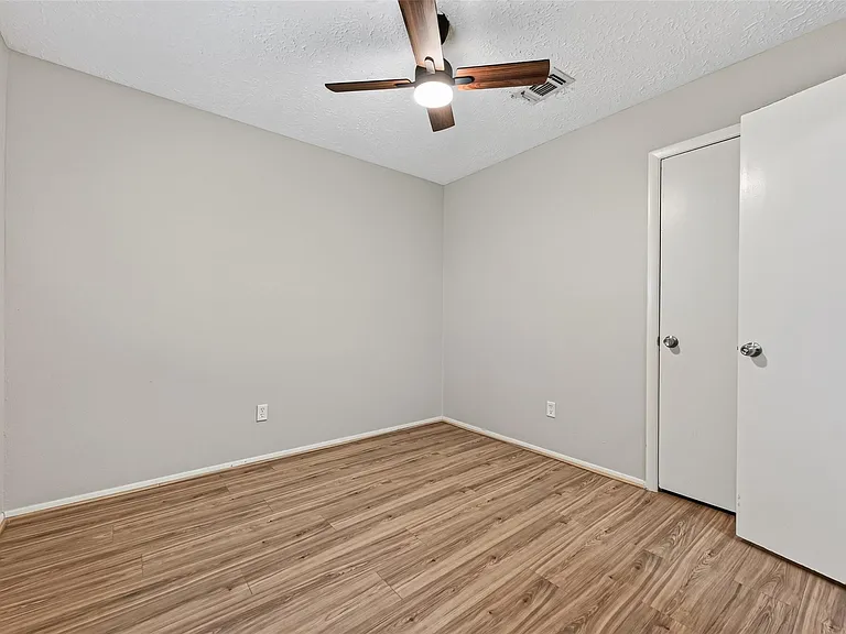 5346 King Richard Dr — Photo 17