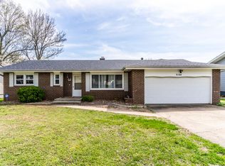 3144 W Crestview St, Springfield, MO 65807