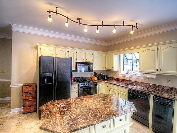 4th image of 4065 Norton Pl SE