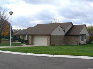 8292 Walnut Creek Dr, Grand Blanc, MI 48439