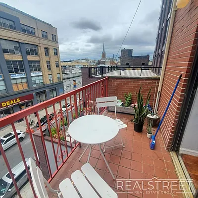 Rented by Real Street Inc | media 9