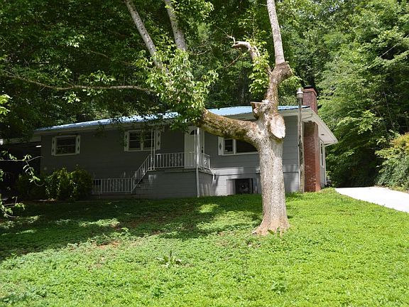 2nd image of 824 Sugar Loaf Rd