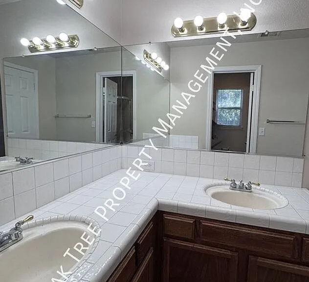 2219 N Mitre Ave — Photo 16