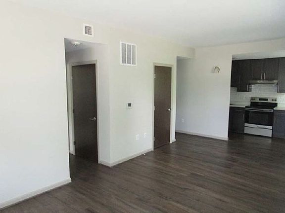 4th image of 3472 N Illinois St