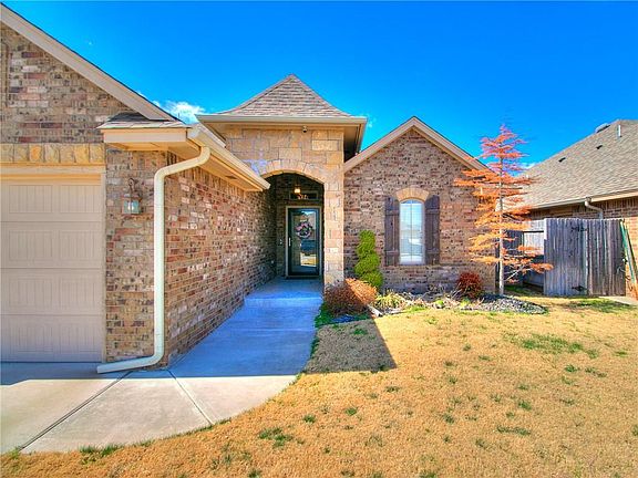 2nd image of 14609 Broadway Cir