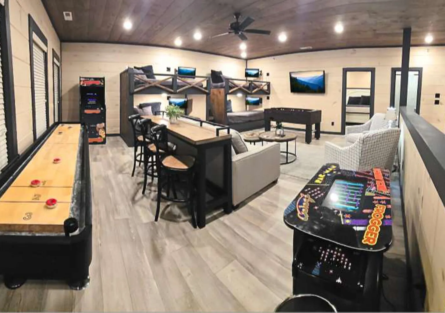 Heated Pool-Mtn View-Game Loft-Waterpark-Sleeps 20 — Photo 3