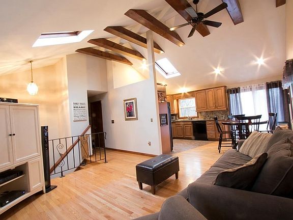 2nd image of 22 Deborah Cir