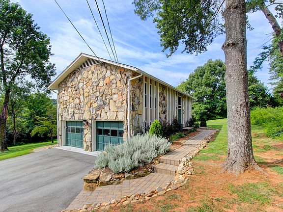 3rd image of 529 Idlewood Ln