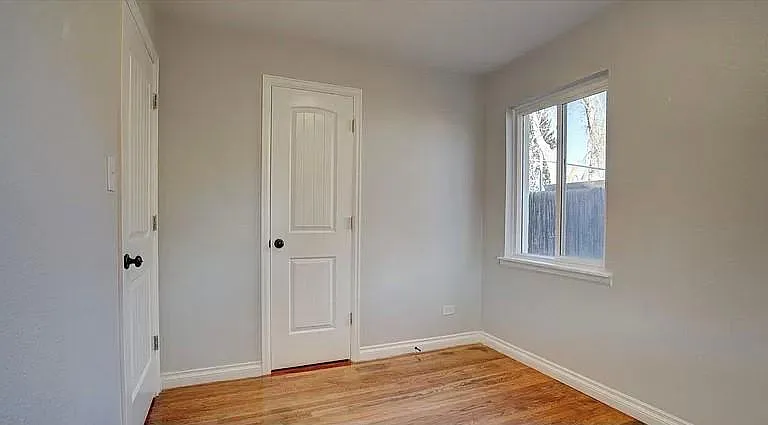 3320 Dexter St — Photo 2