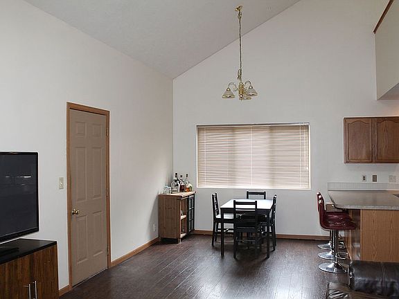 3rd image of 1501 W B Ct