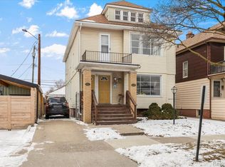 1413 Wayburn Ave, Grosse Pointe, MI 48230