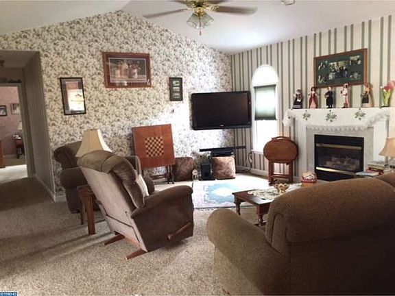 5th image of 420 Eagle Dr