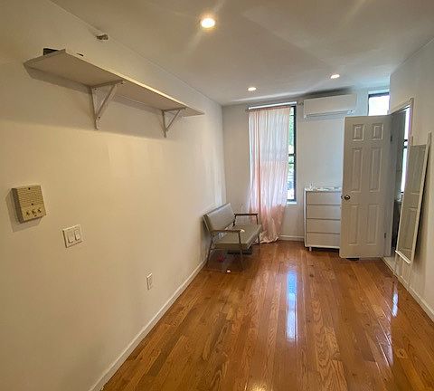 3rd image of 21 Essex St #44