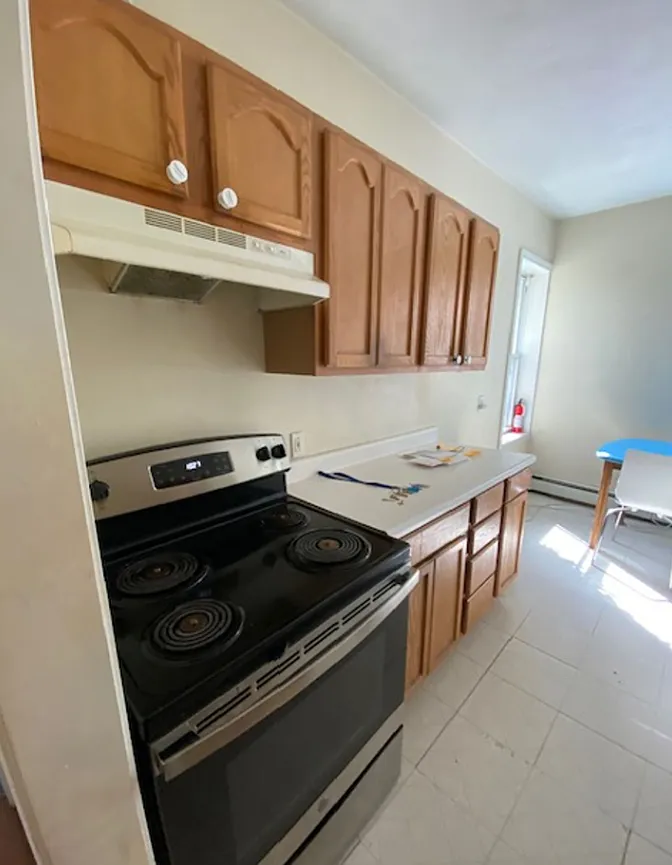3 bed, 1100 sqft, $4,500 — Photo 4