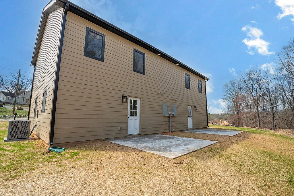 3 bed, 1.5 bath, 1300 sqft, $1,600 — Photo 4