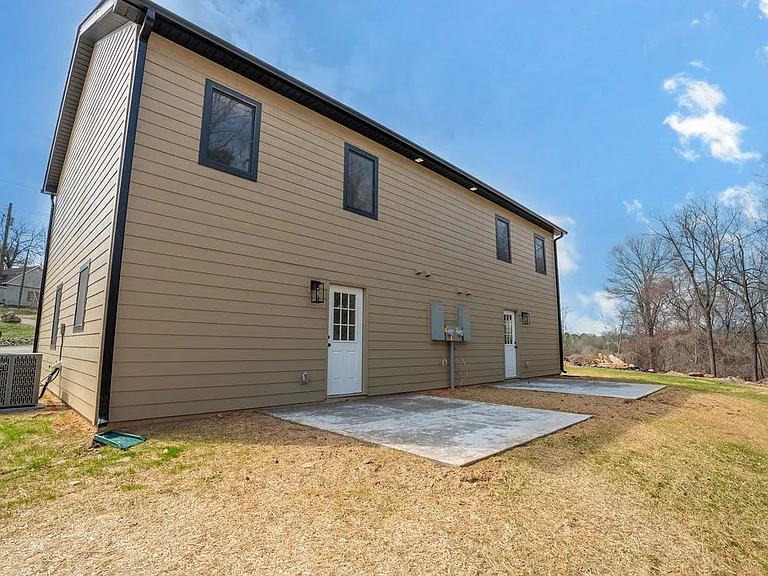 1618 Sigmon St — Photo 4