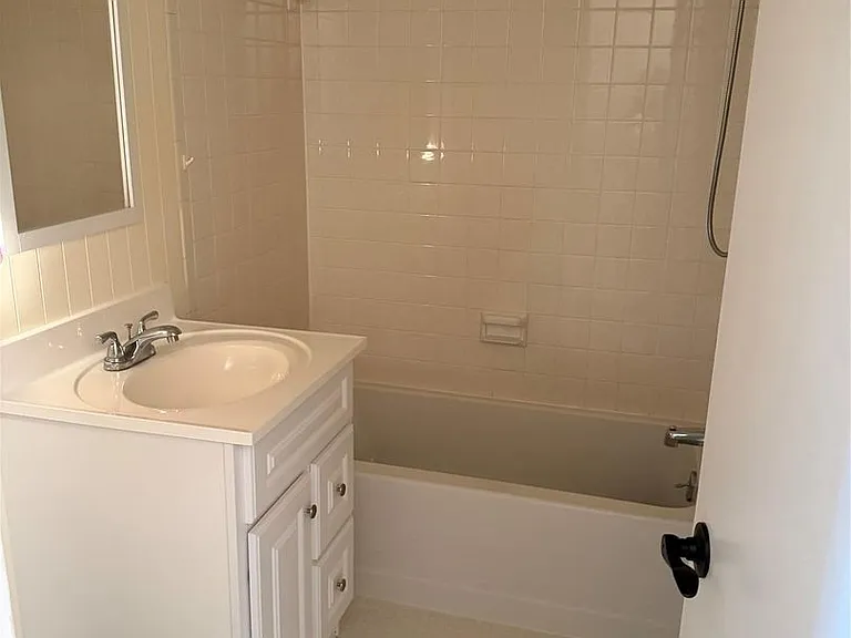 600 Commons Way #B — Photo 16