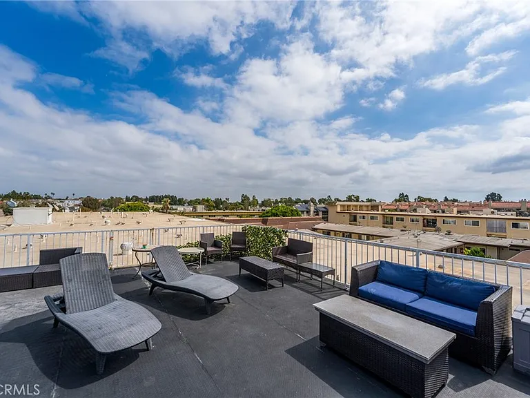 8710 Delgany Ave #3 — Photo 25