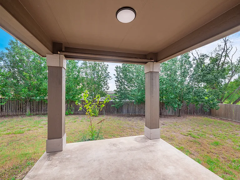 141 Clover Cv — Photo 36