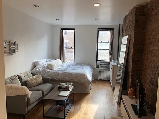 Rented by Weinstein Realty Group | media 1