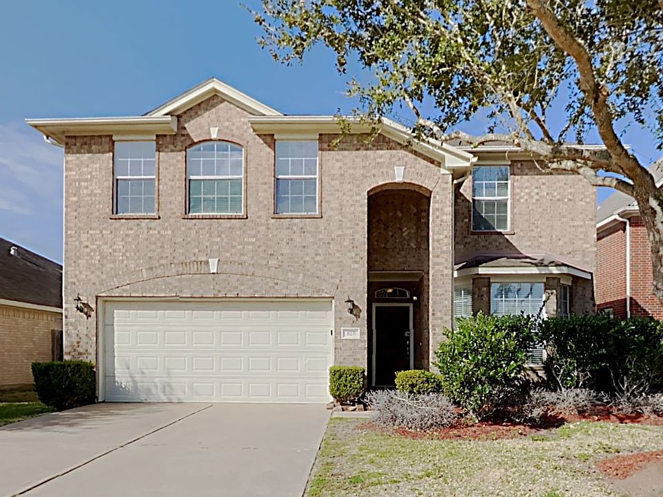 1st image of 827 La Hacienda Dr