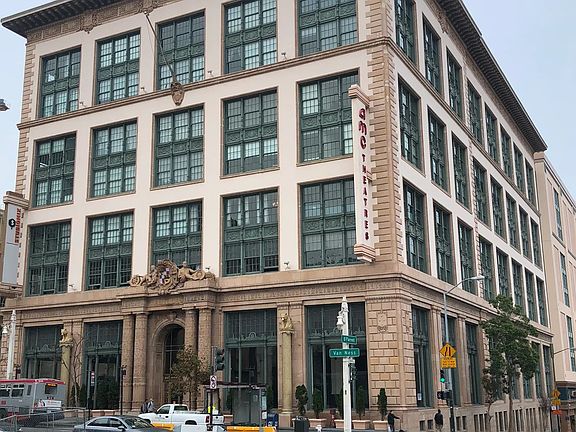 3rd image of 1000 Van Ness Ave