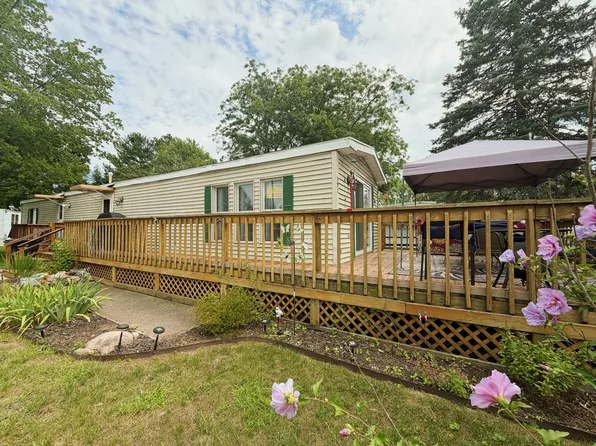 591 Triann Dr SE, Grand Rapids, MI 49548