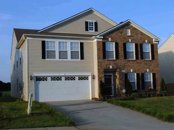 500 Zander Woods Ct, Mount Holly, NC 28120