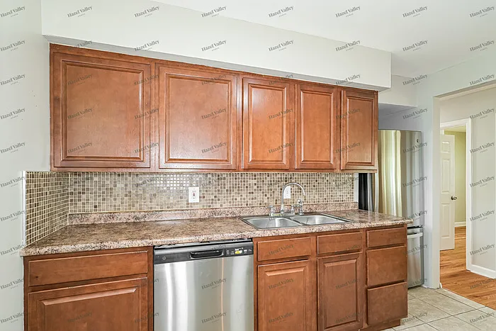 1112 Bluegrass Dr — Photo 7