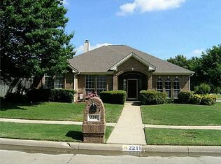 2211 Nugent Dr, Mansfield, TX 76063