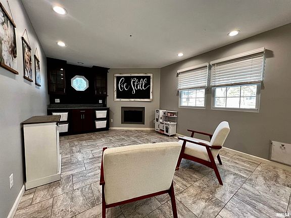 5th image of 524 Meadow Dr